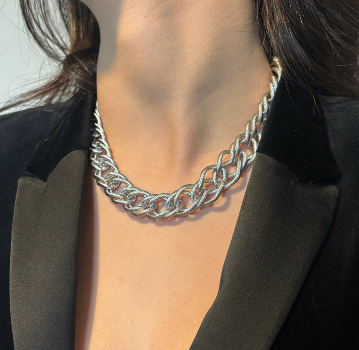 Collier entrelace