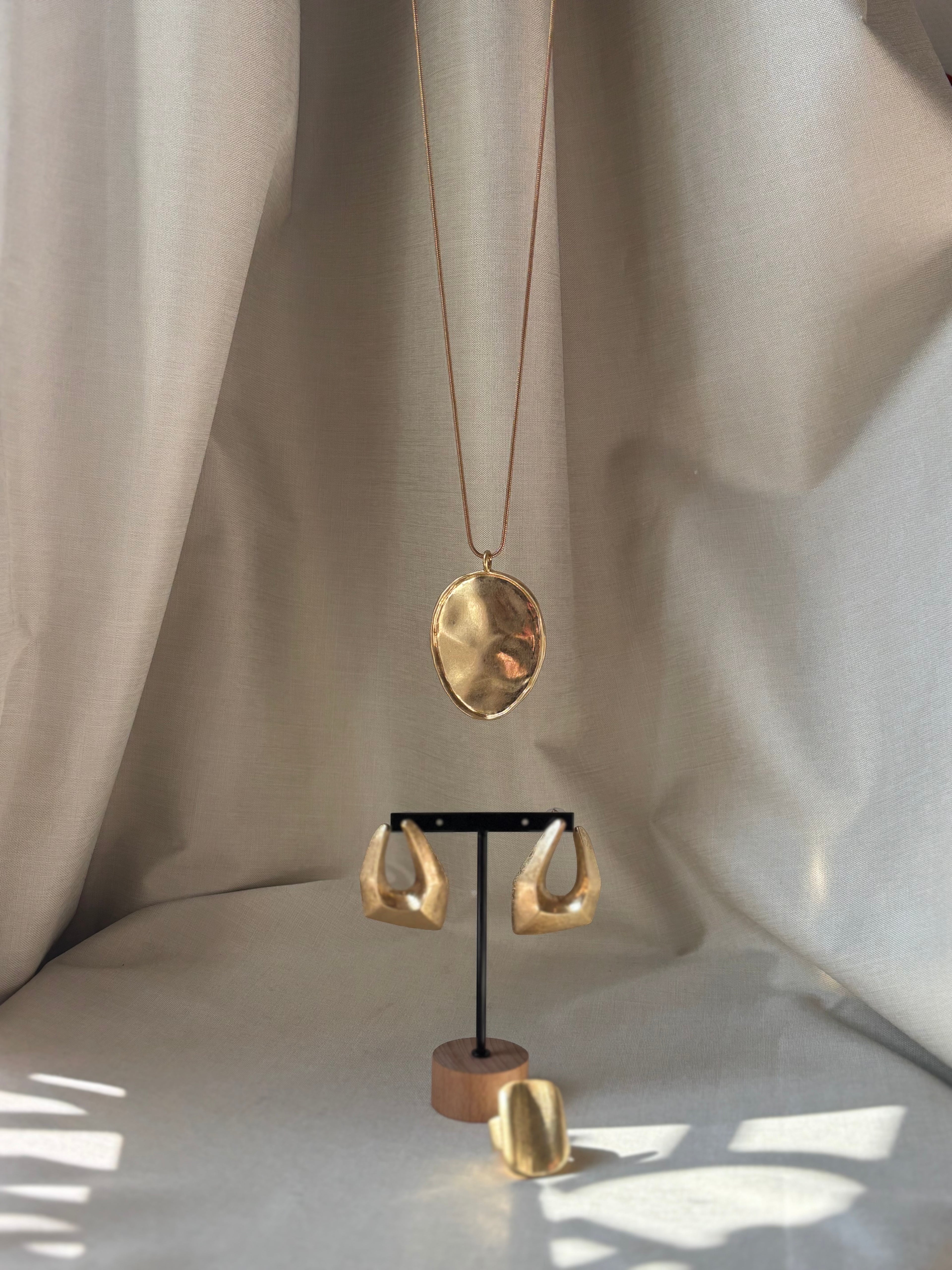 Boucles d’oreilles éclat mate